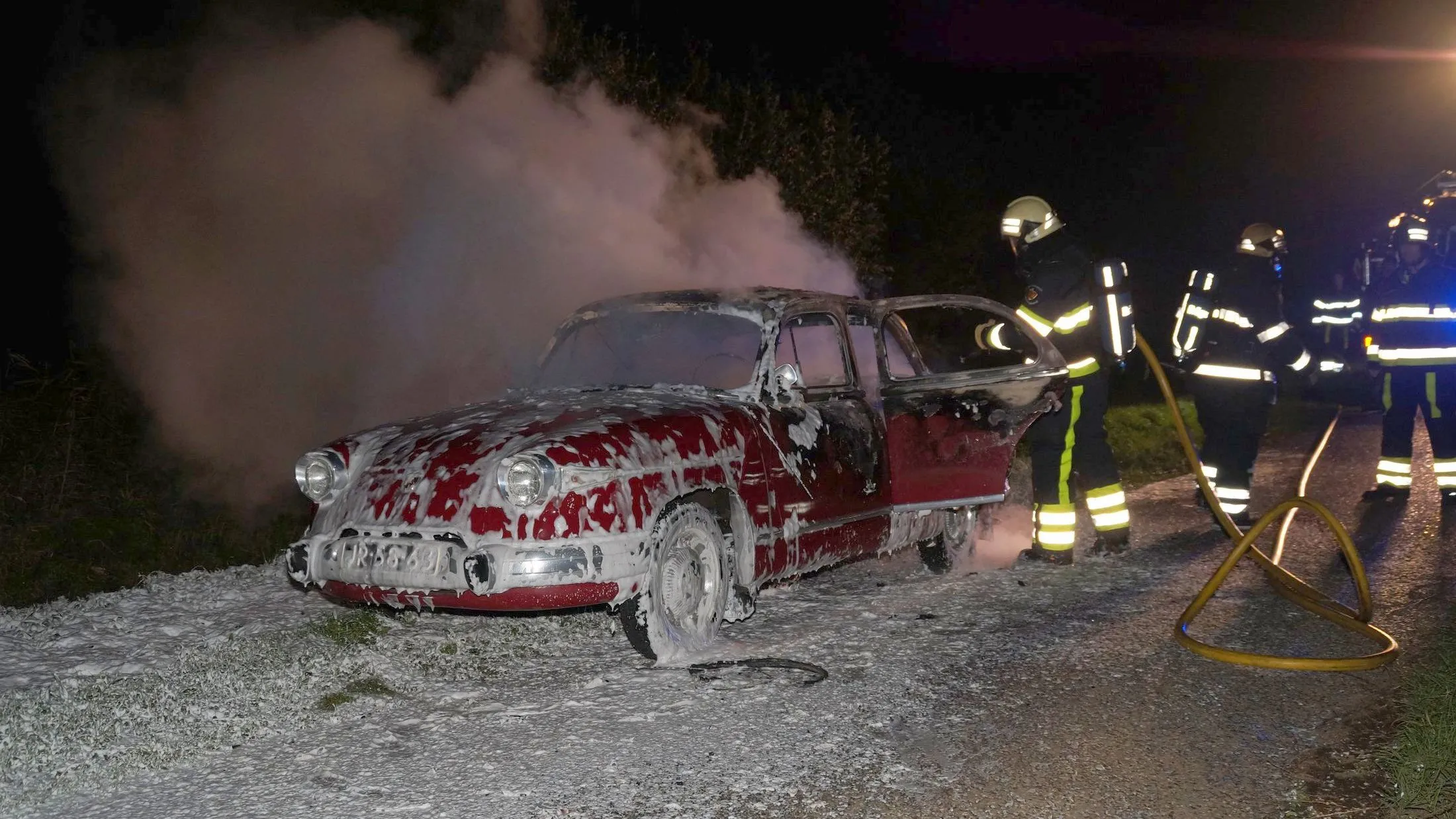 j7rtmbz3l5rdr7nph1c5vmu6u 2014 10 23 9282 eigenaar ziet klassieker in vlammen op gaan elsh