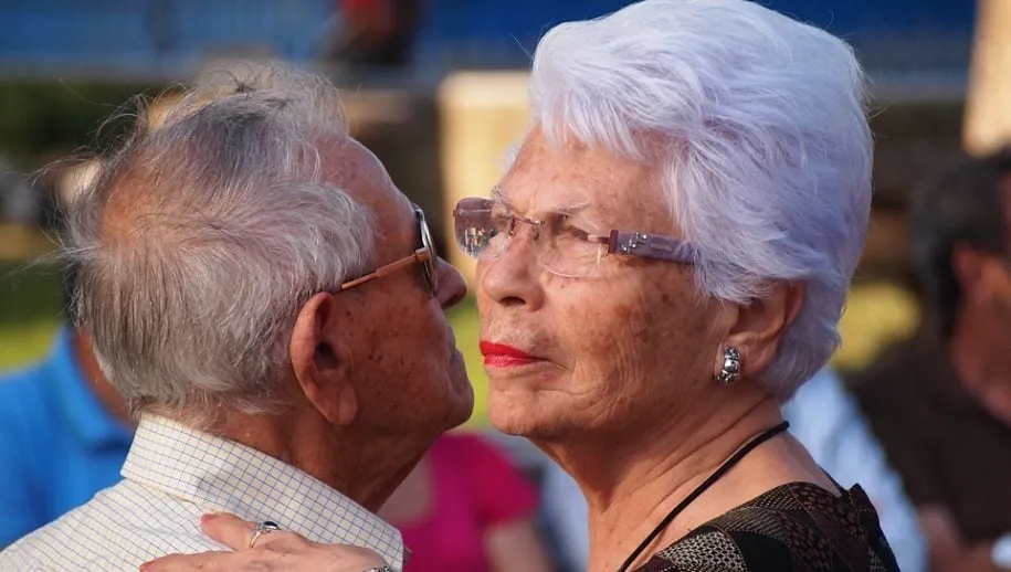 older adult 1546130 960 720 915x518 1