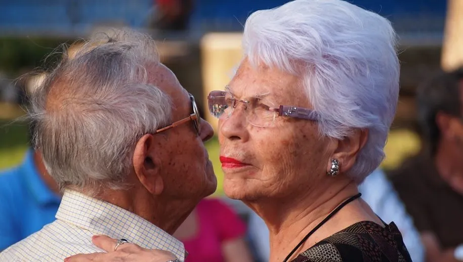 older adult 1546130 960 720 915x518 1