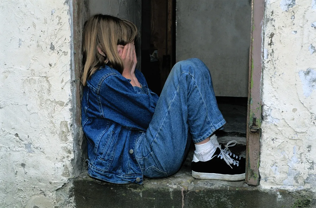 omu faalangst child is sitting 1816400 1280