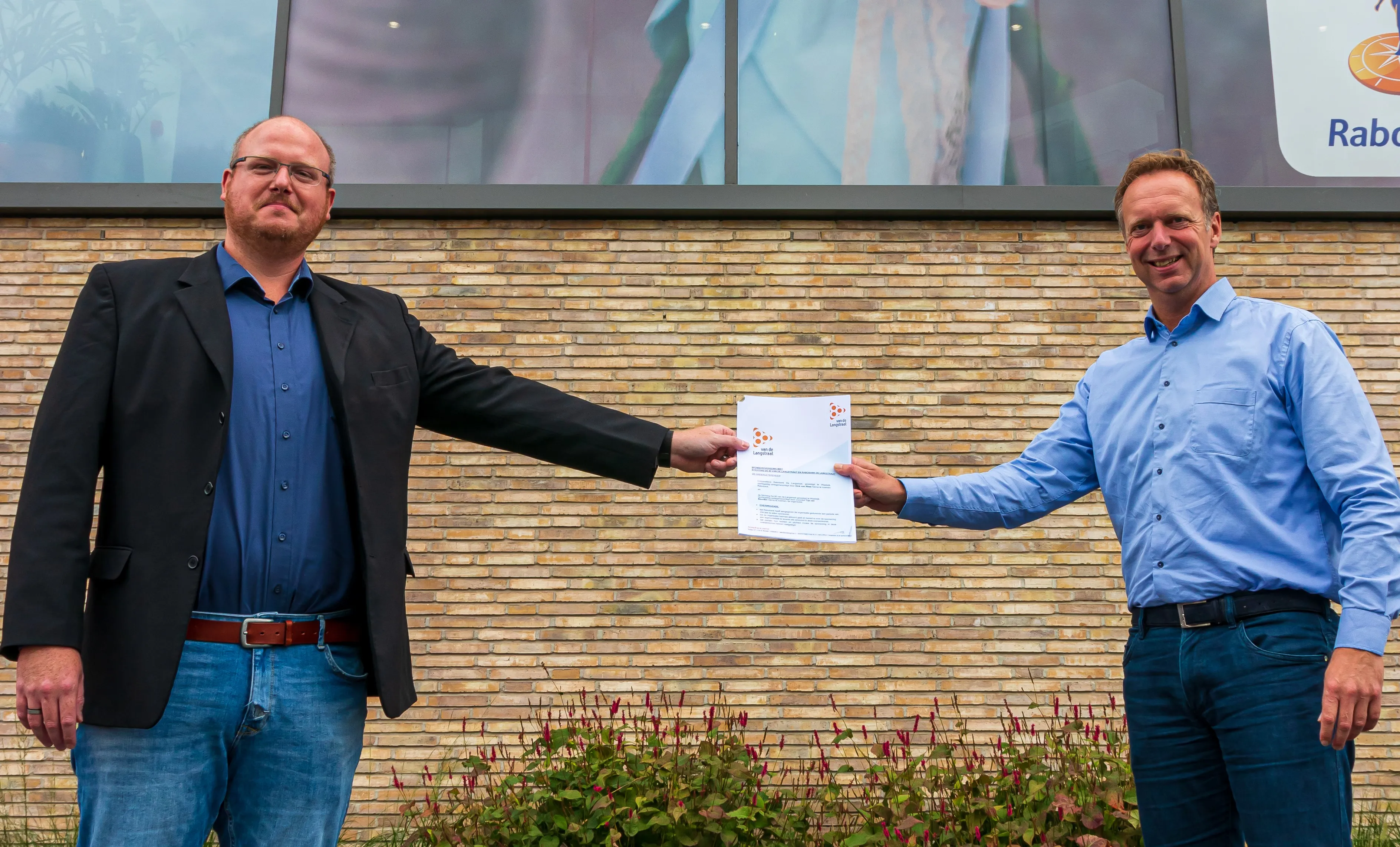 ondertekening sponsorcontract 22