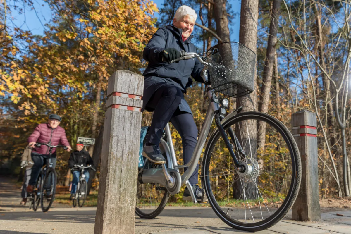 op de fiets doortrappen