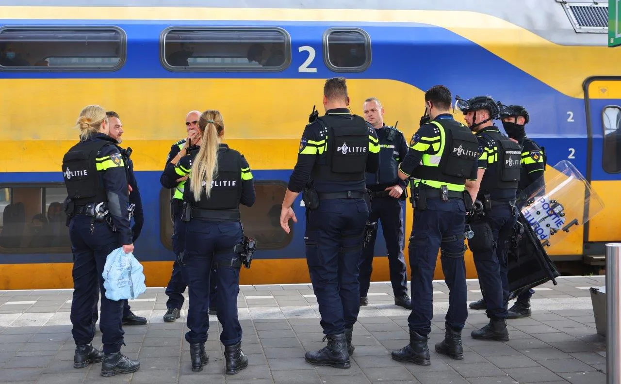 politie doorzoekt treien den bosch 2