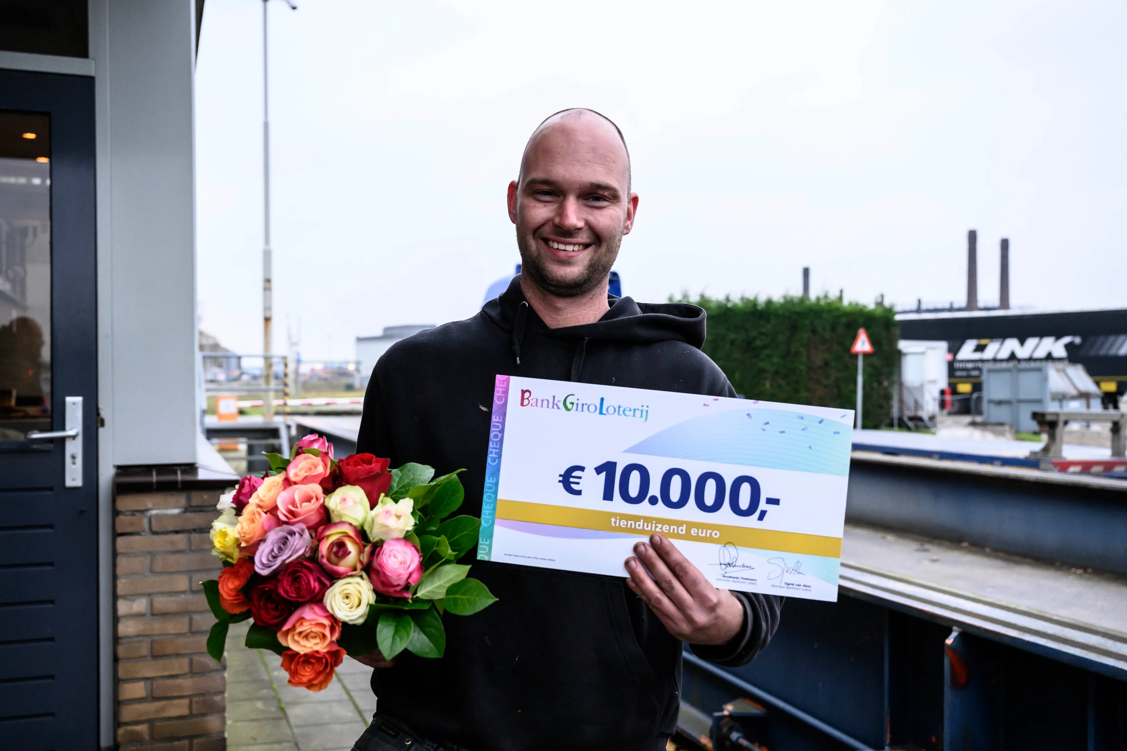 tim uit drunen wint 10000 euro in bankgiro loterij