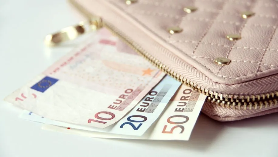 wallet 867568 1280 915x518 1