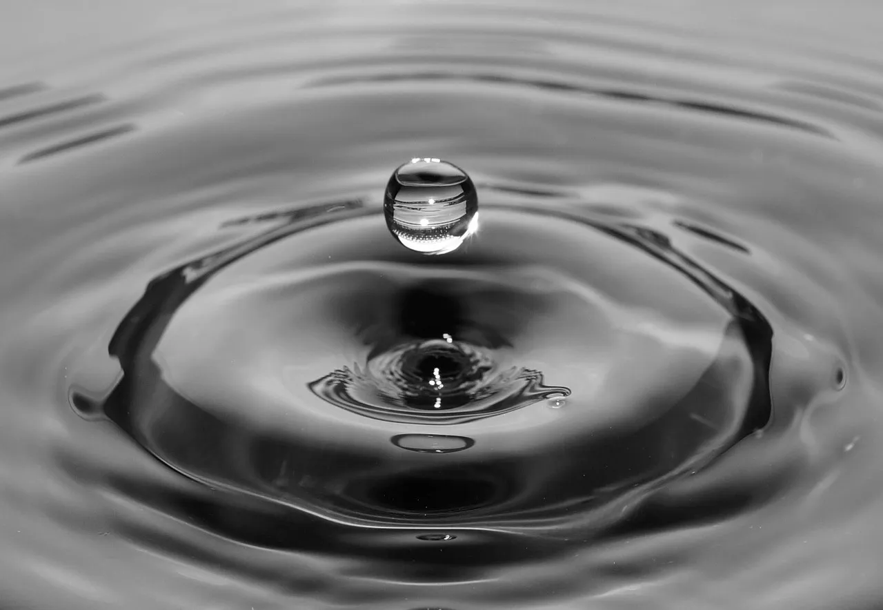 water 384649 1280