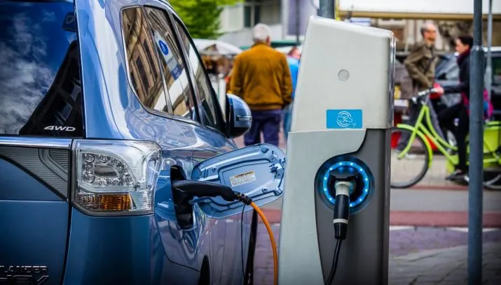 zv5fv8hcda20s17k9e2vvnrod hd140722oplaadpaal 715x408