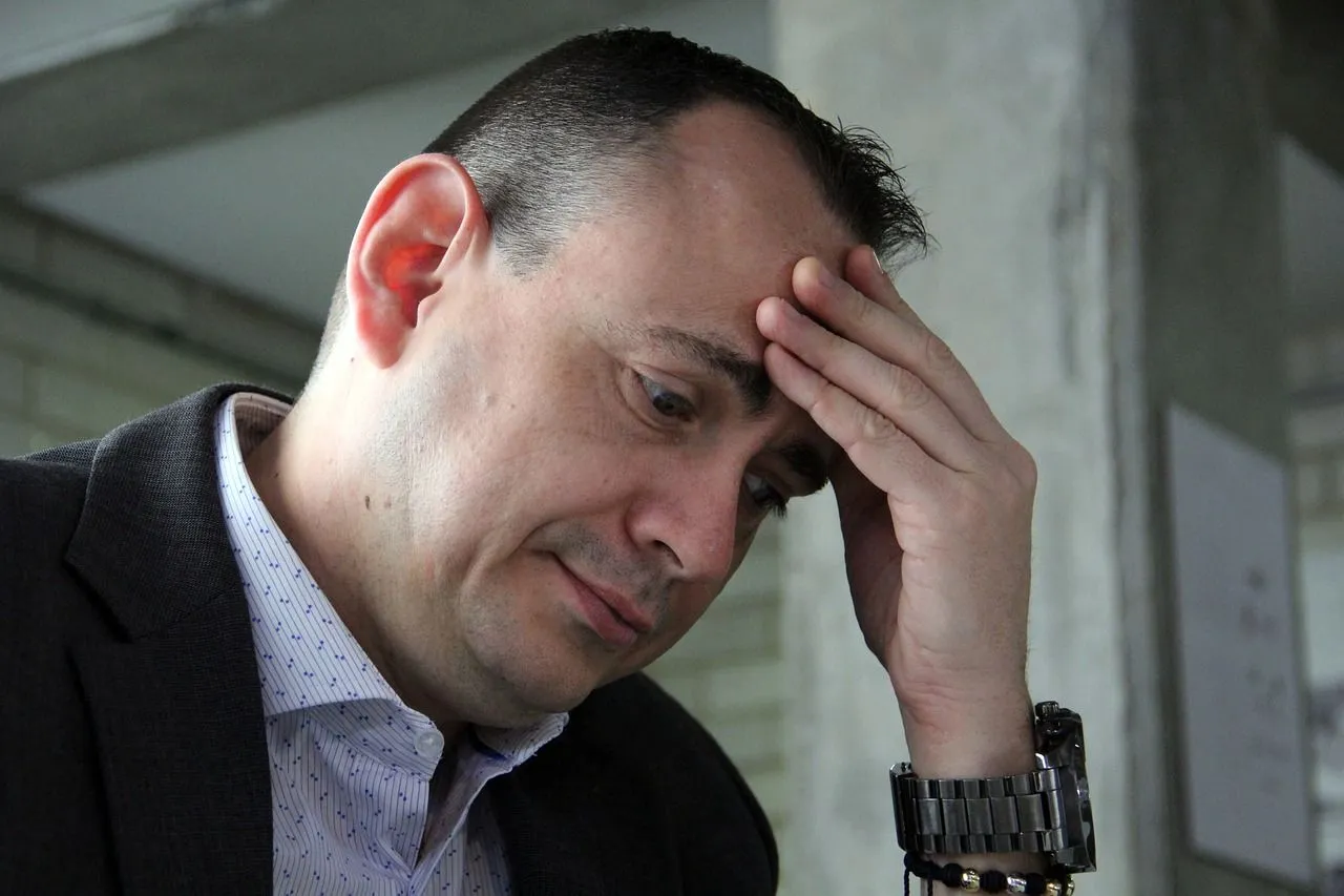 man thinking 5571340 1280