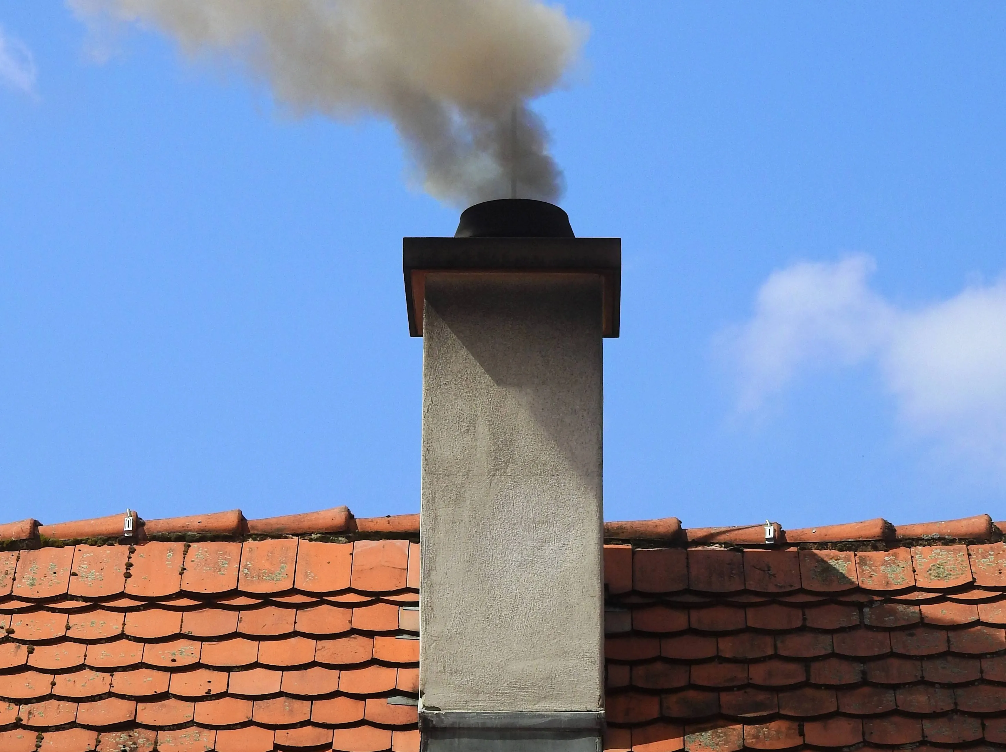 2025-08-25 schoorsteen rook chimney-2257668