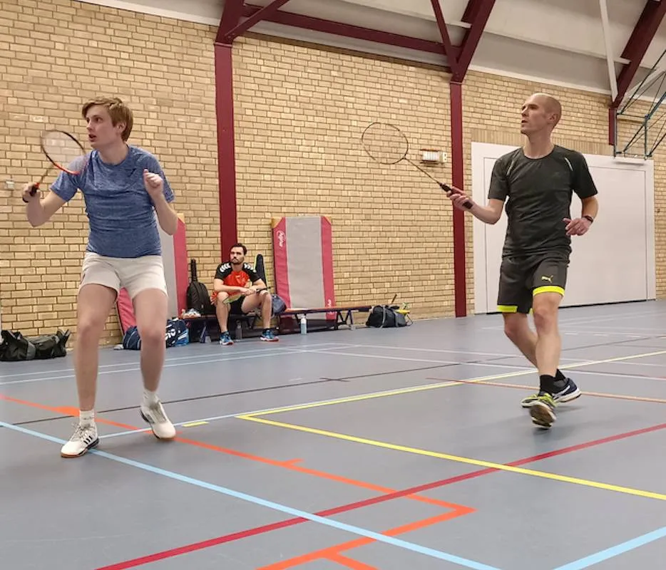 2025-10-12b Persbericht_Orbit2001_Badmintonners Orbit2001 slaan meteen raak.