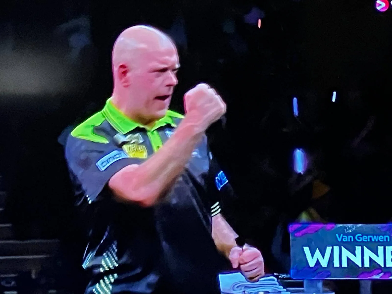 Van Gerwen darts5-23-39-32