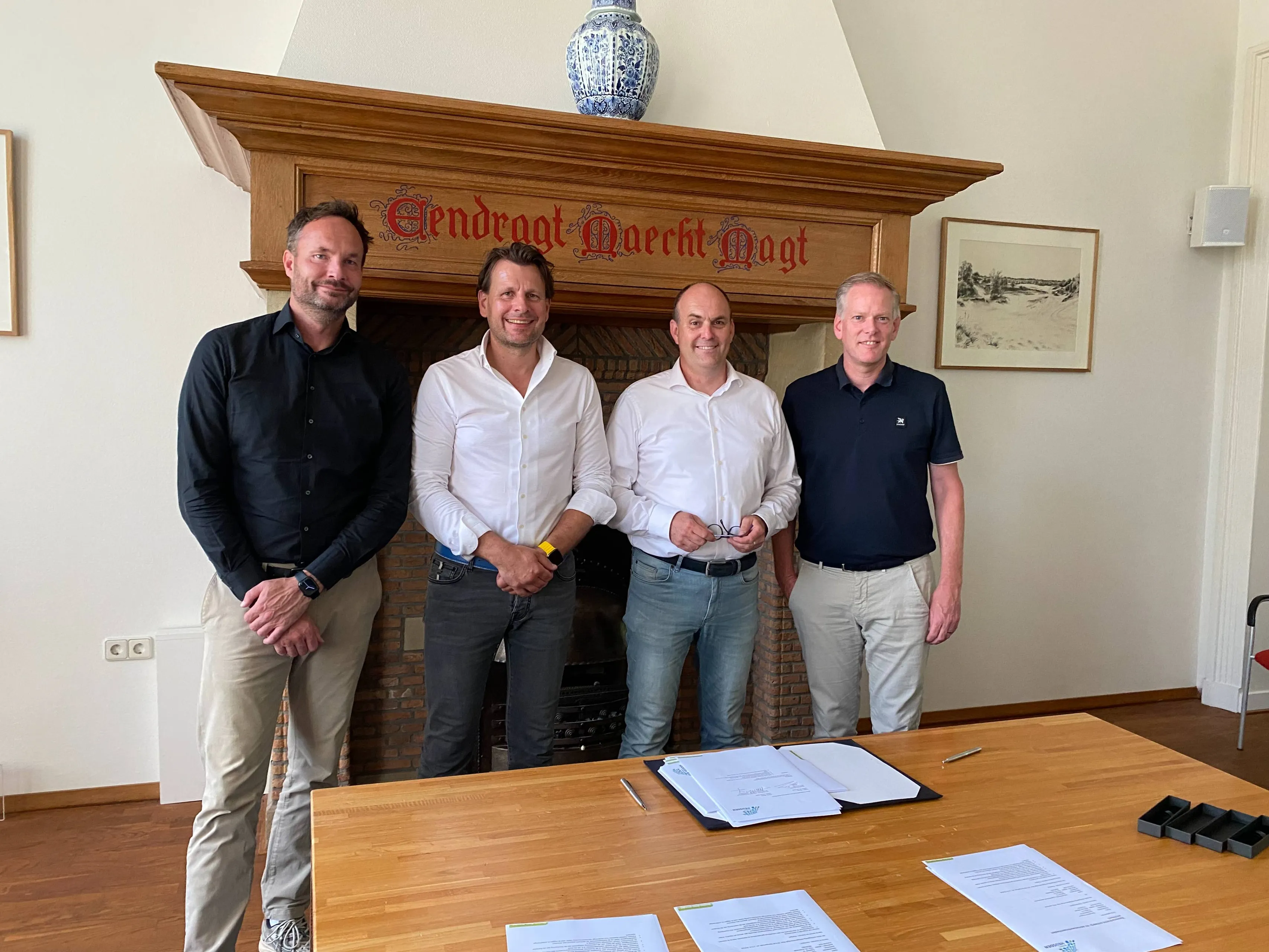 Ondertekening samenwerking en architect nieuwe gemeentehuis