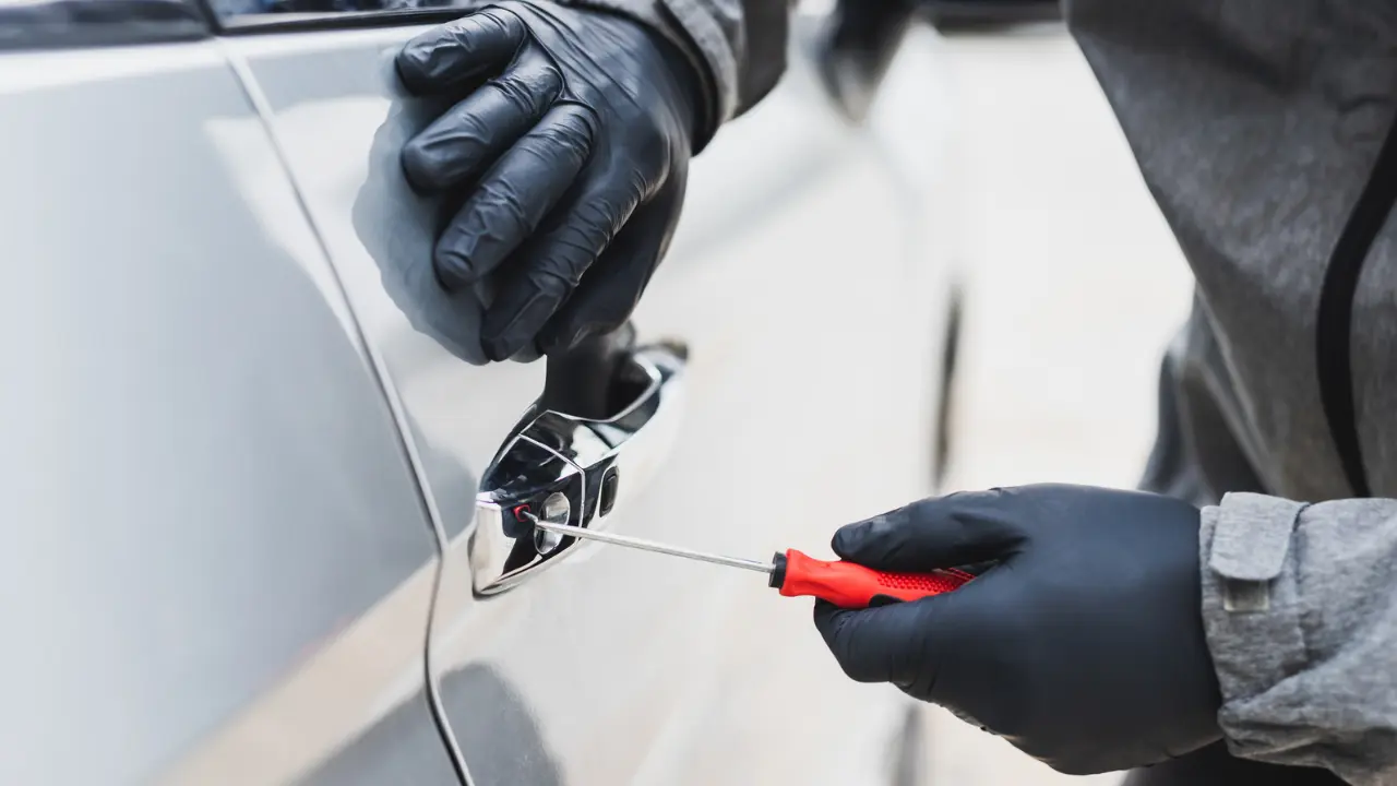 Diefstal van motorvoertuigen daalt landelijk met 5,8%_ toename in Rotterdam en Breda