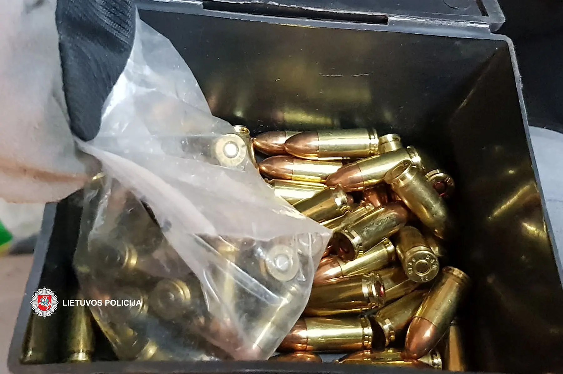 17 policija 2019 ginklai