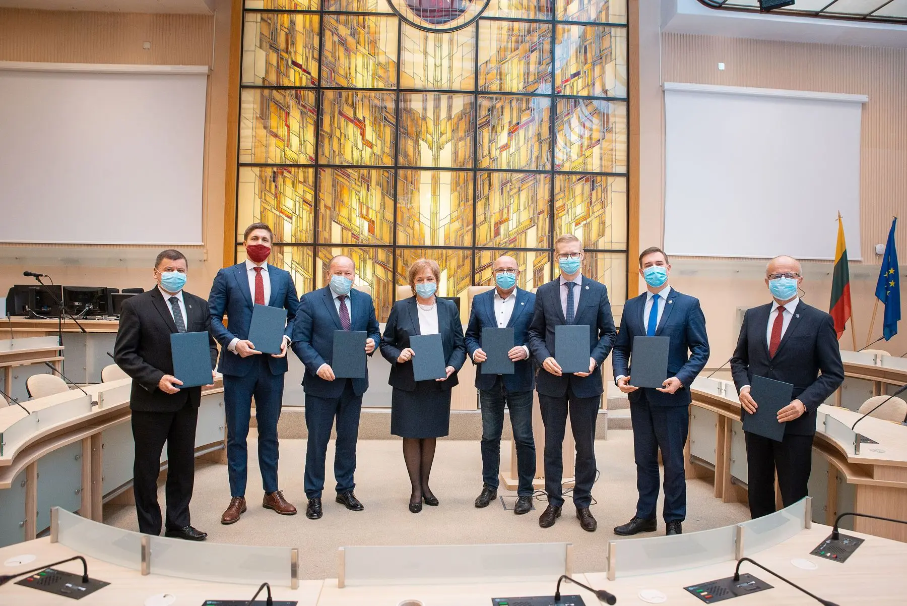 8 savivaldybiu merai