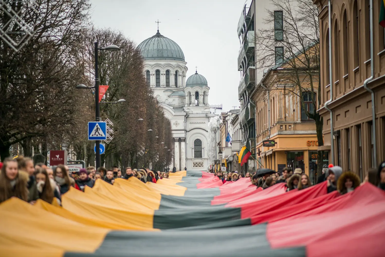 apjuoskime kaun trispalve 11