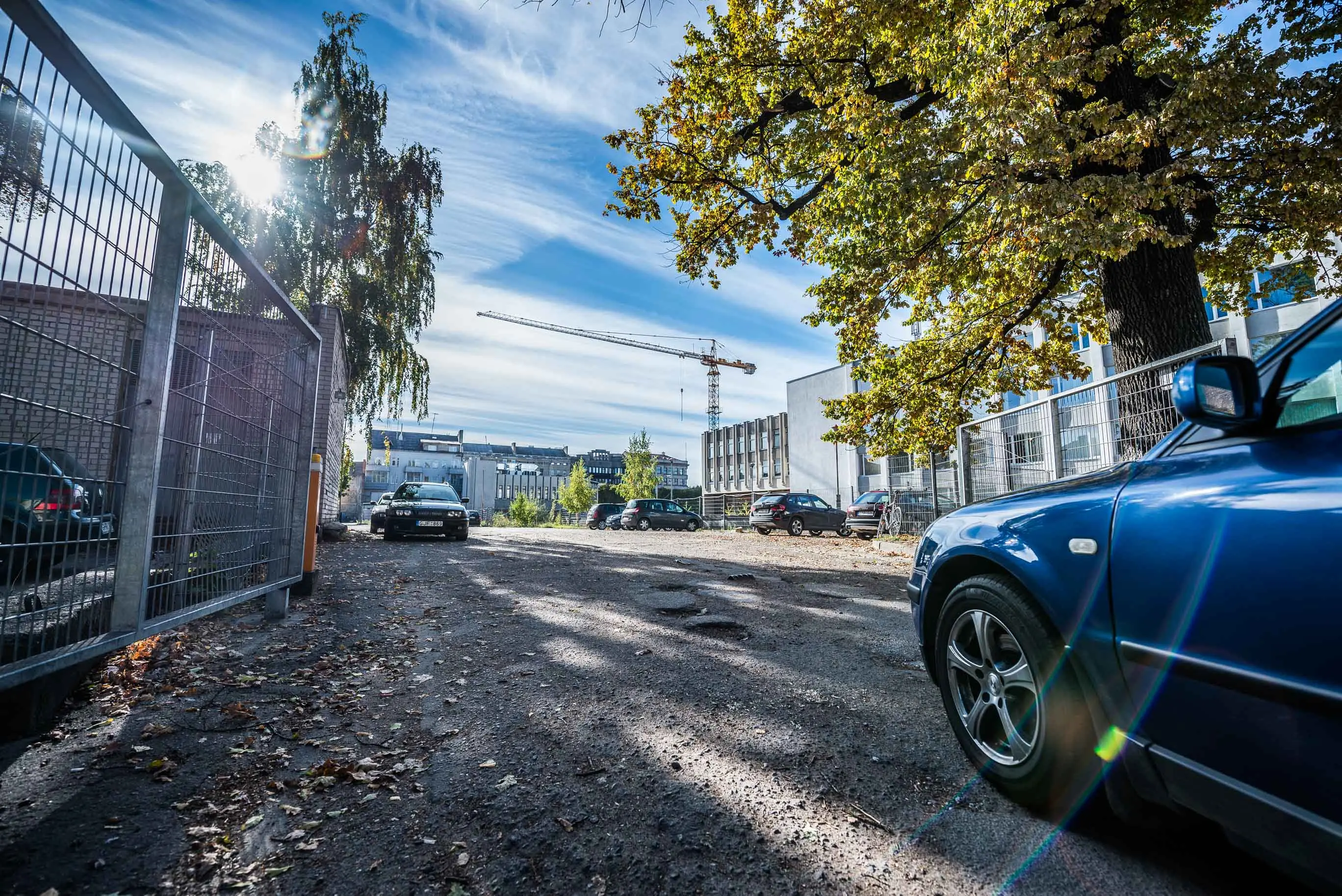 automobili stovjimo aiktel prie merkurijaus 10