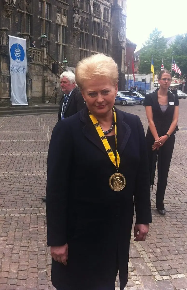 dalia grybauskaitei teiktas tarptautinis karolio didiojo apdovanojimas 02