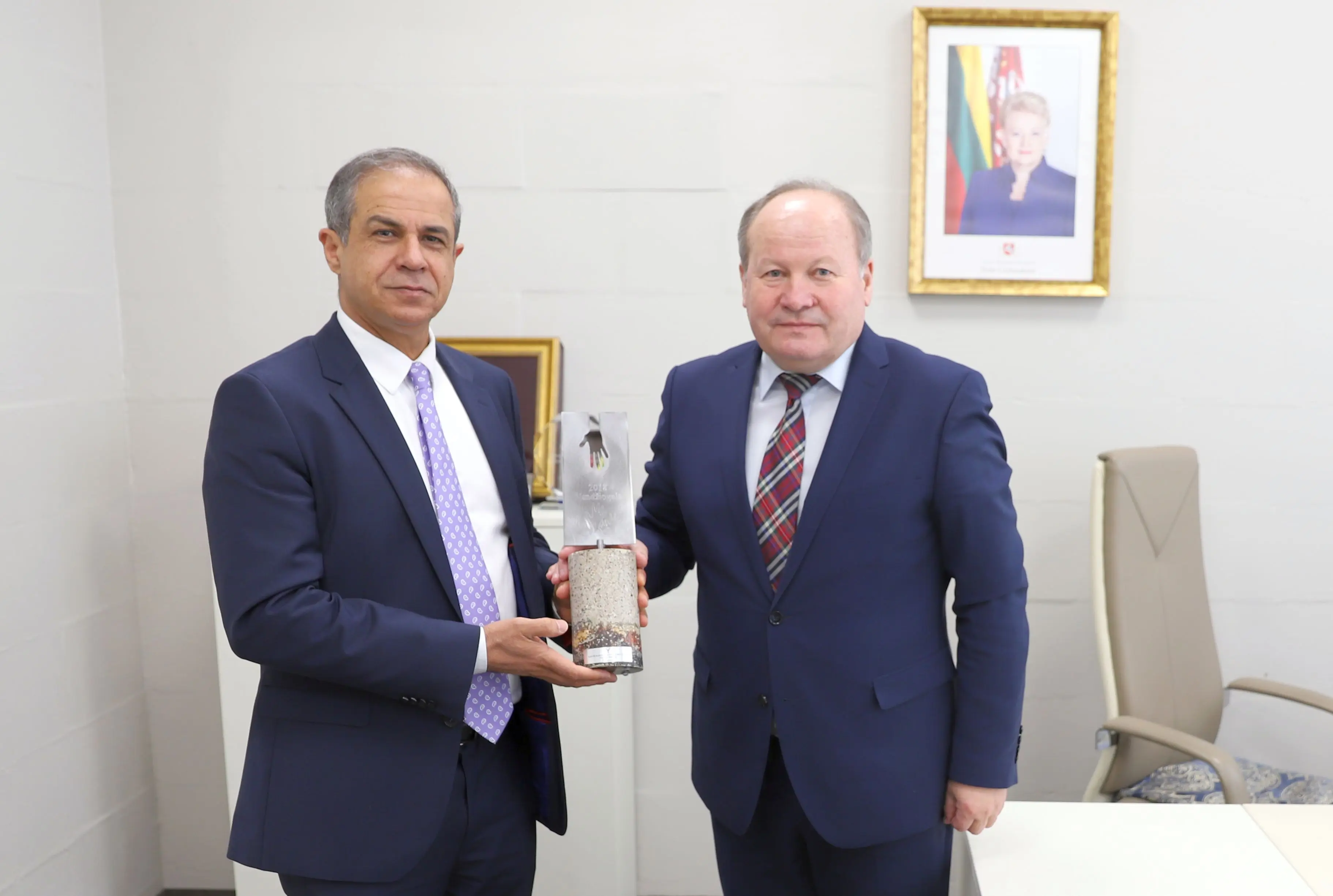 izraelio ambasadorius amiras maimonas ir valerijus maknas