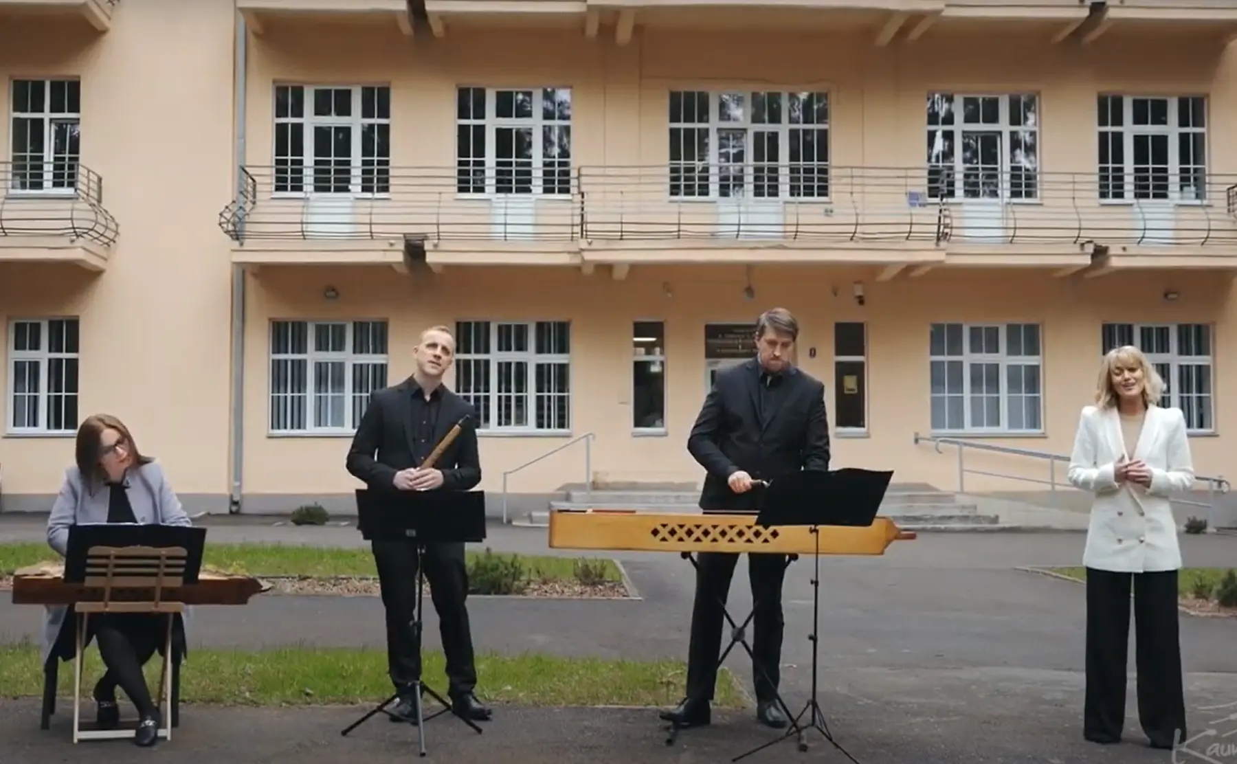 kauno muzikos ansamblis ainiai
