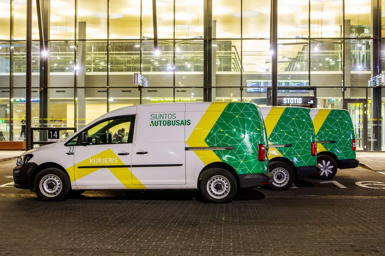 kurjeri automobiliai pagrindin