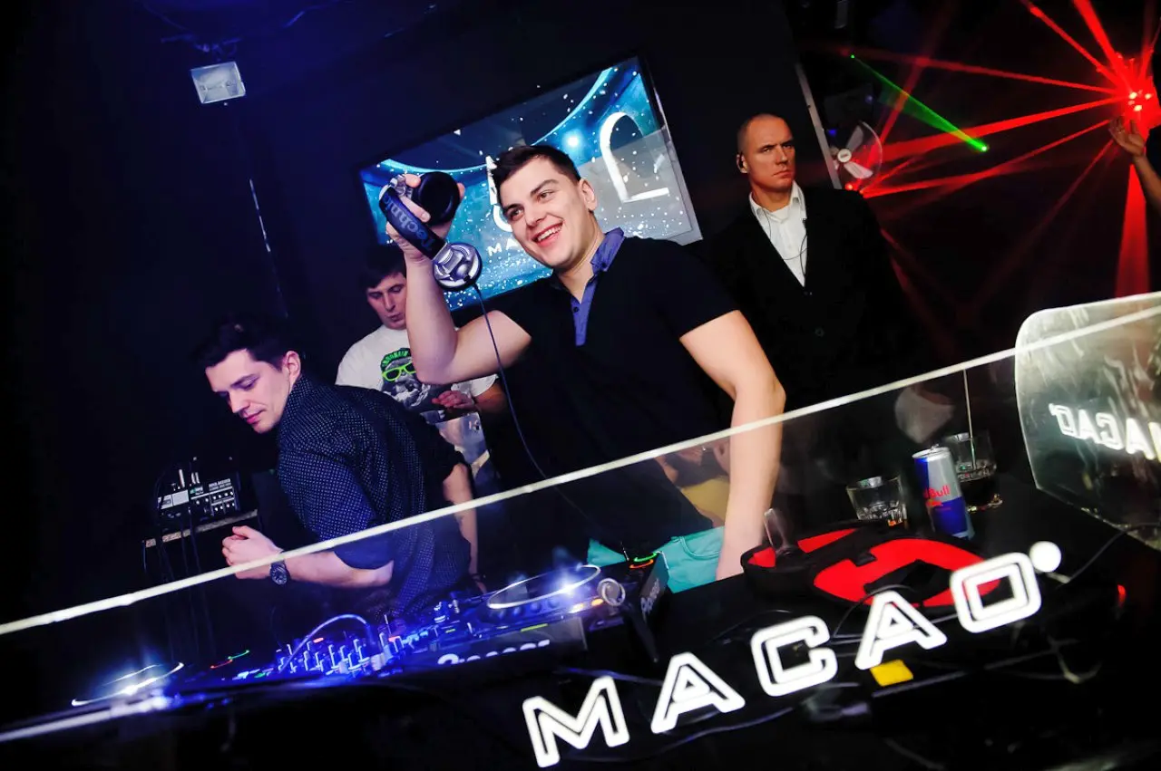 macao club su radistais 25