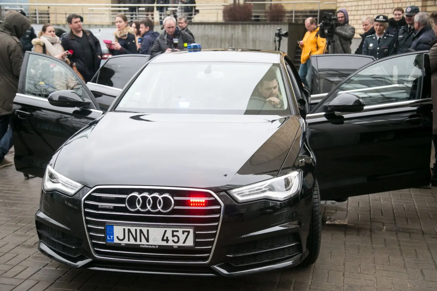 naujas nezymetas policijos automobilis13