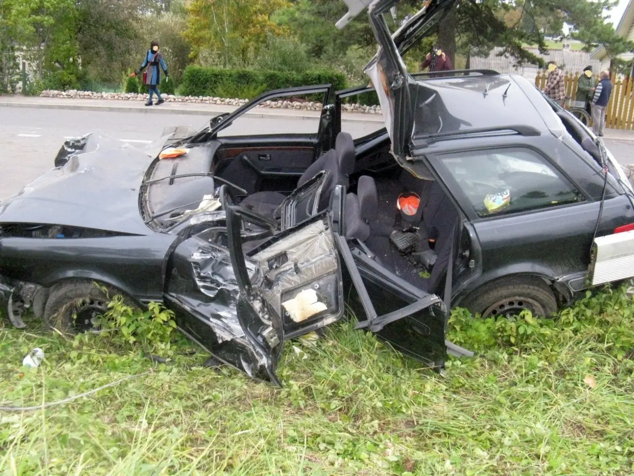 neatsargaus vairuotojo avarija su audi 03
