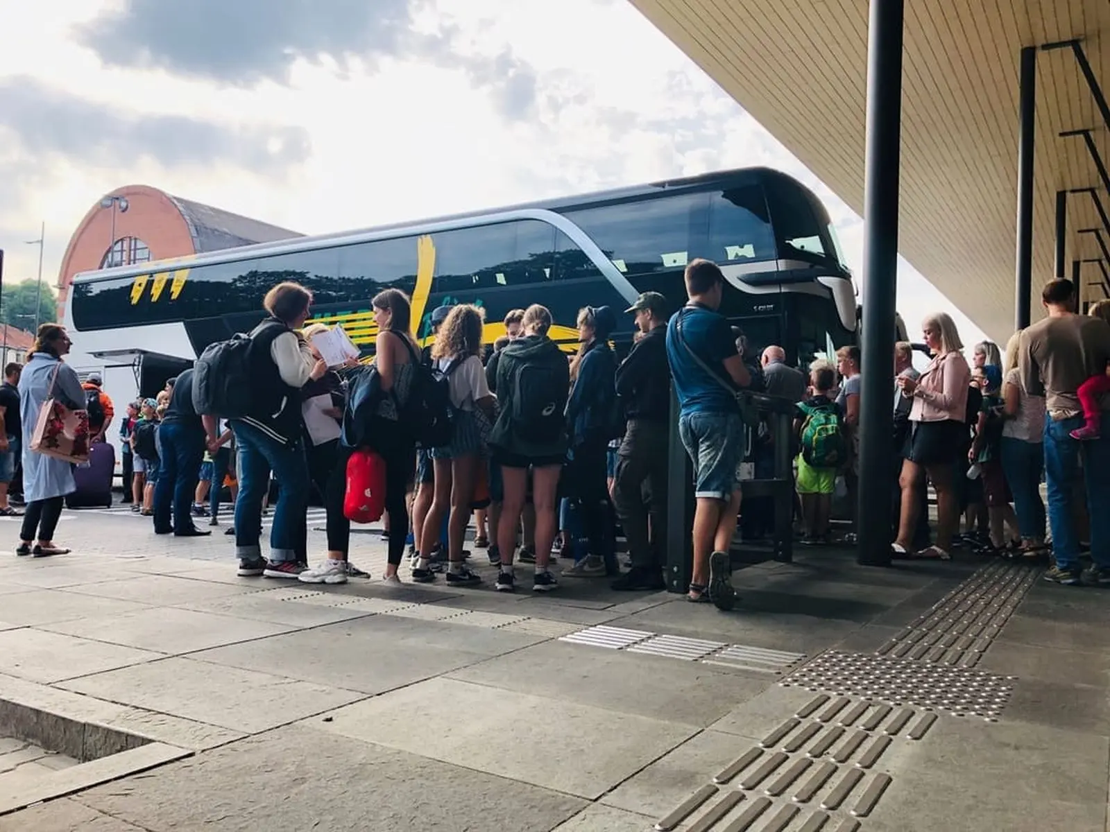 pagrindine autobus vejai pasiruo sugrusiems keleiviams