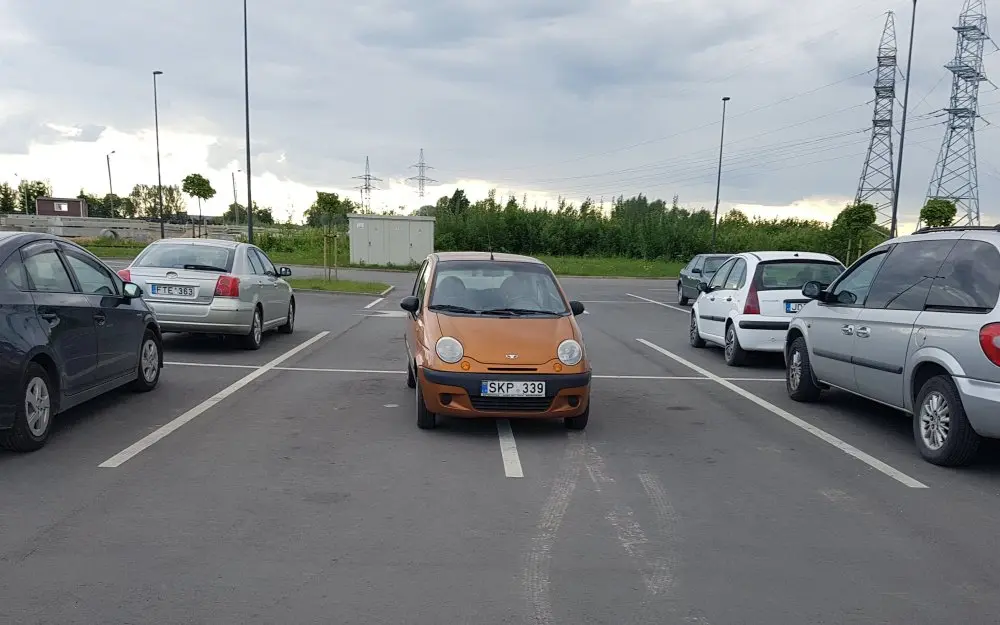 parkavimas prie lidl