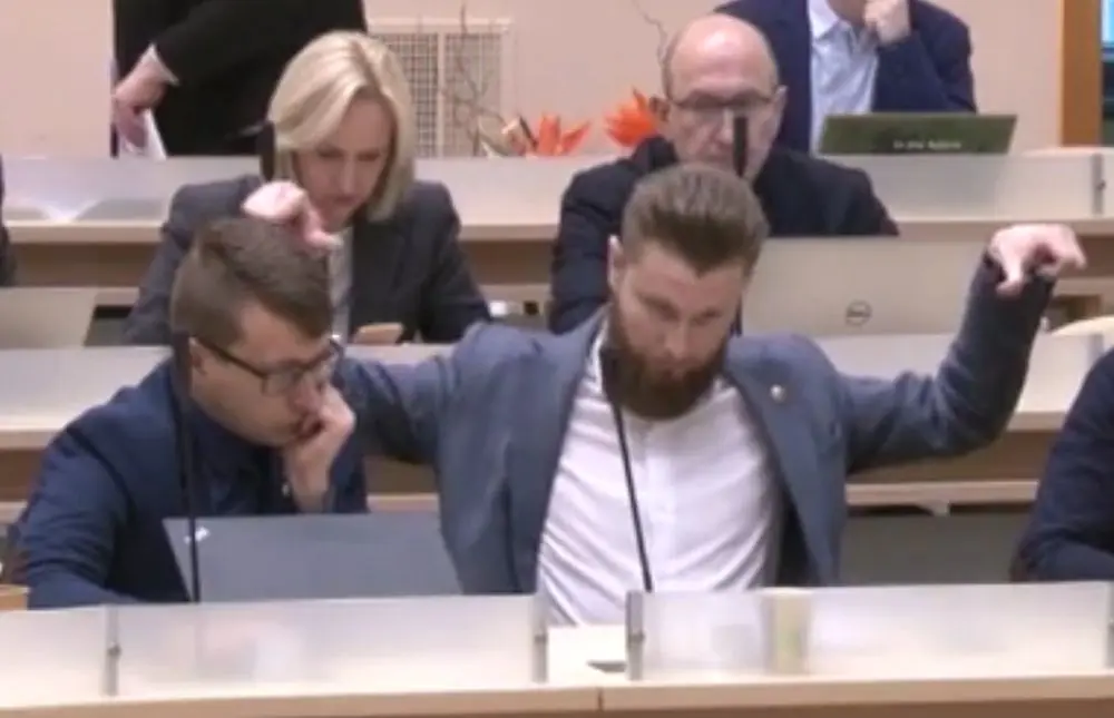 pirstu kombinacijos