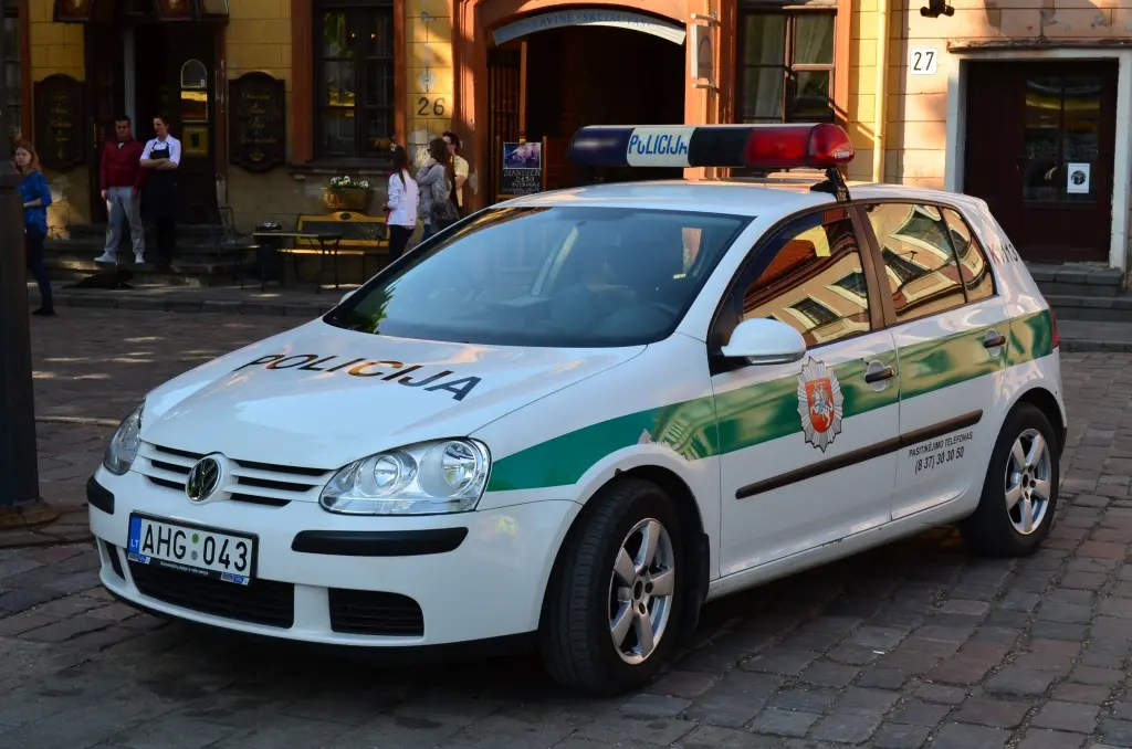 policija