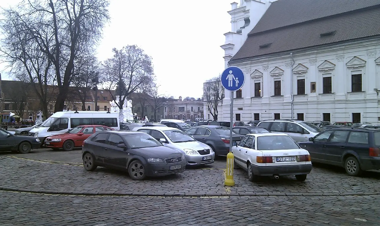 rotuses aikstes automobiliai 1