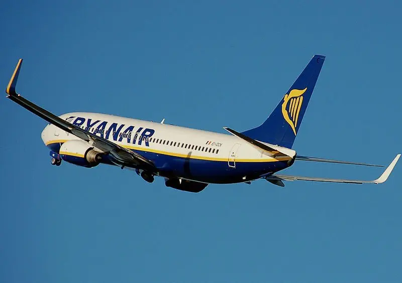 ryanair lektuvas kyla