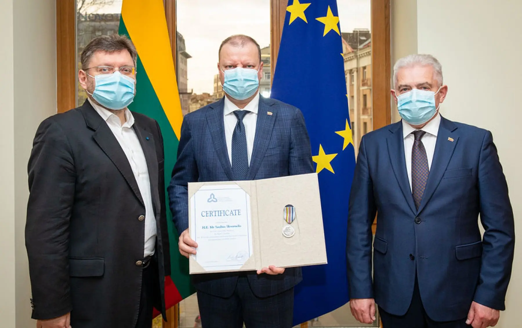 saulius skvernelis apdovanotas medaliu