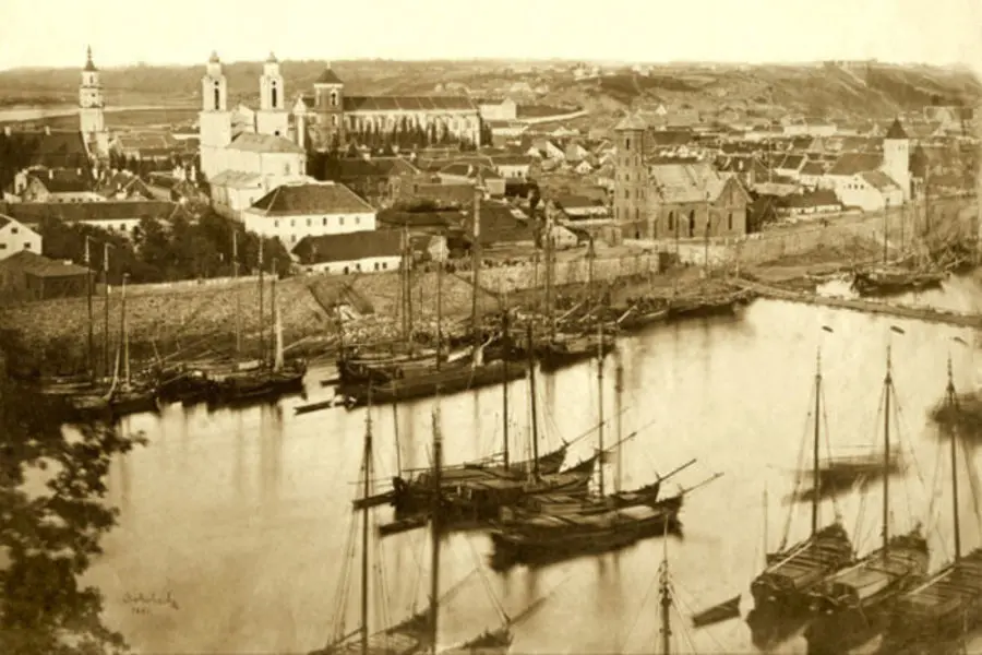 senamiestis nuo aleksoto viena seniausi kauno foto