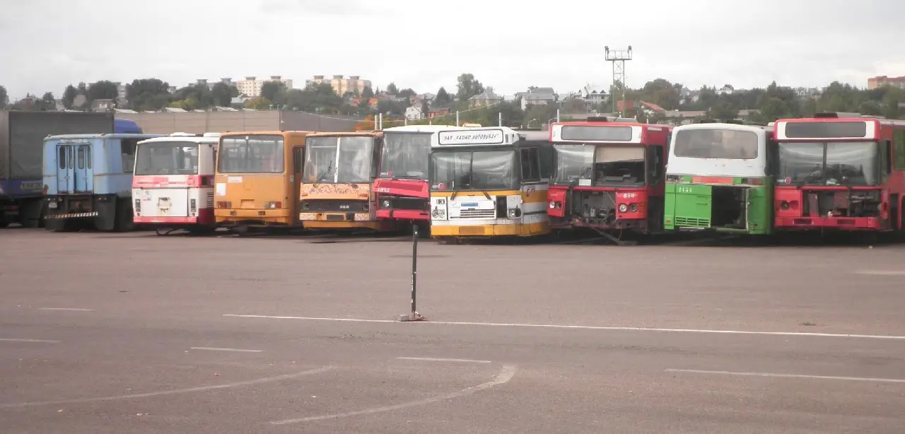 seni autobusai