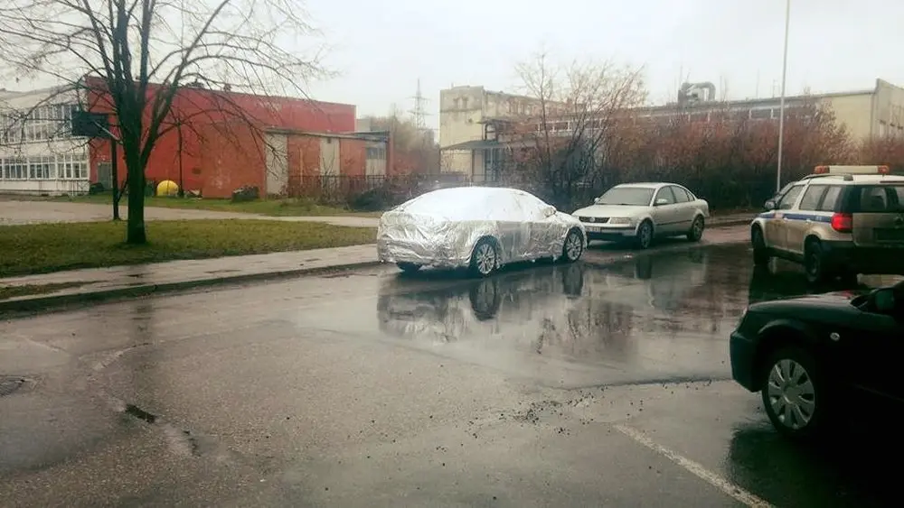 suvyniotas auto 01
