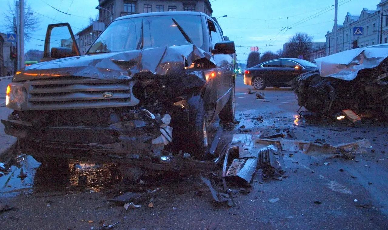 visureigio ir lengvojo automobilio avarija 03