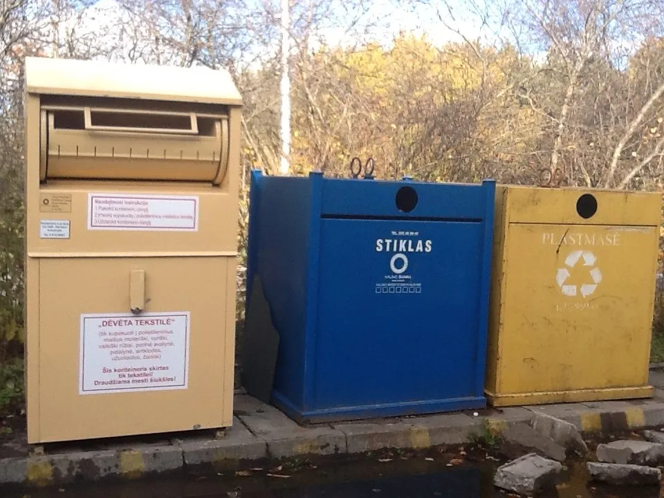 Atliekų rūšiavimo konteineriai