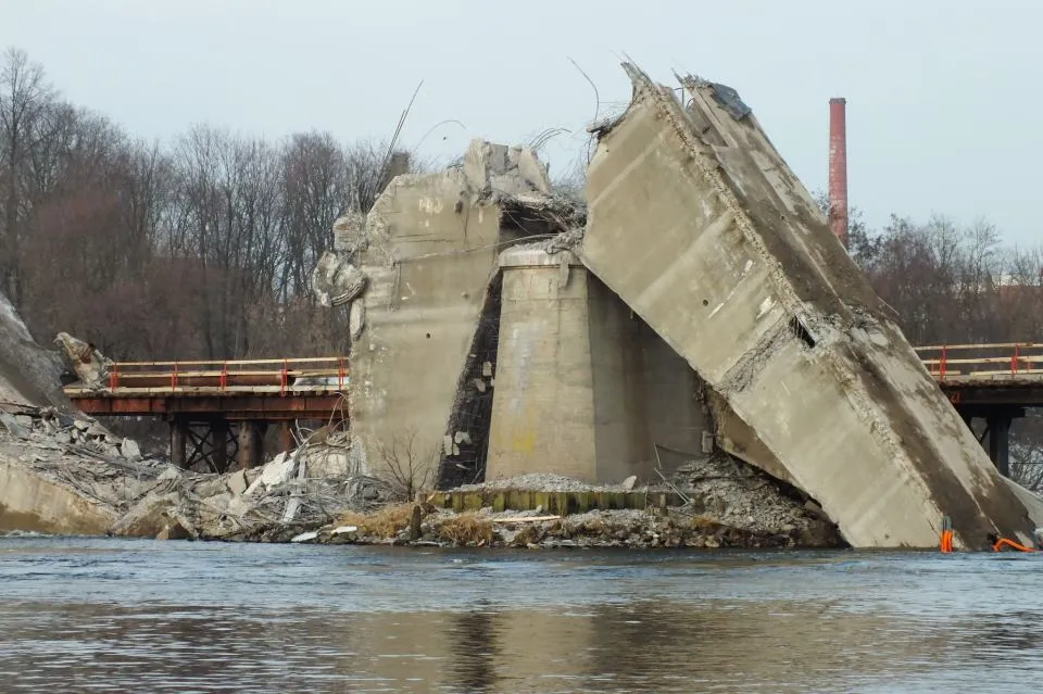 Susprogdintas Panemunės tiltas