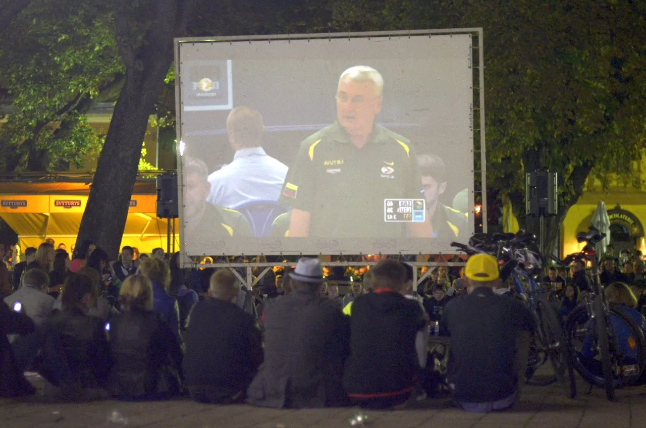 Didysis ekranas prie Skliauto  05