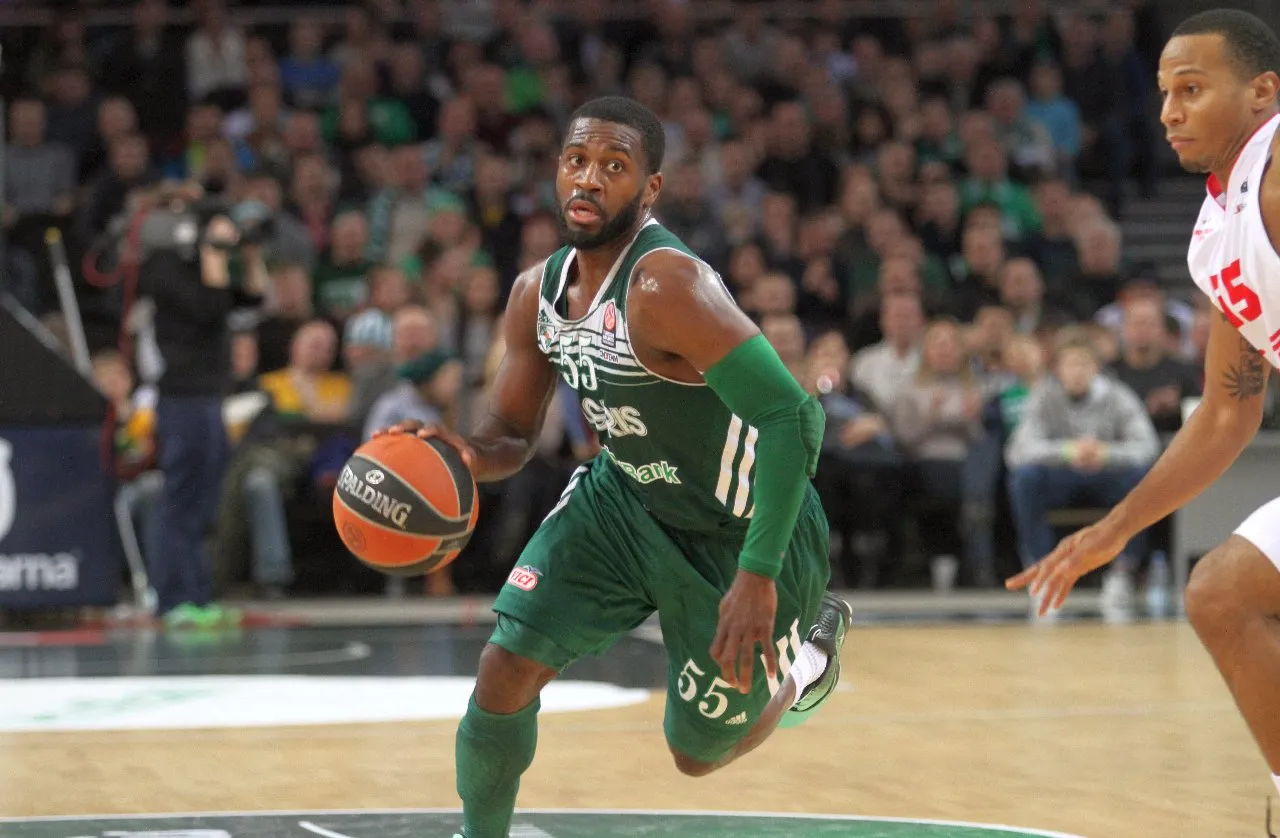 Justinas Dentmonas vien per pirmą mačo pusę pelnė 24 taškus