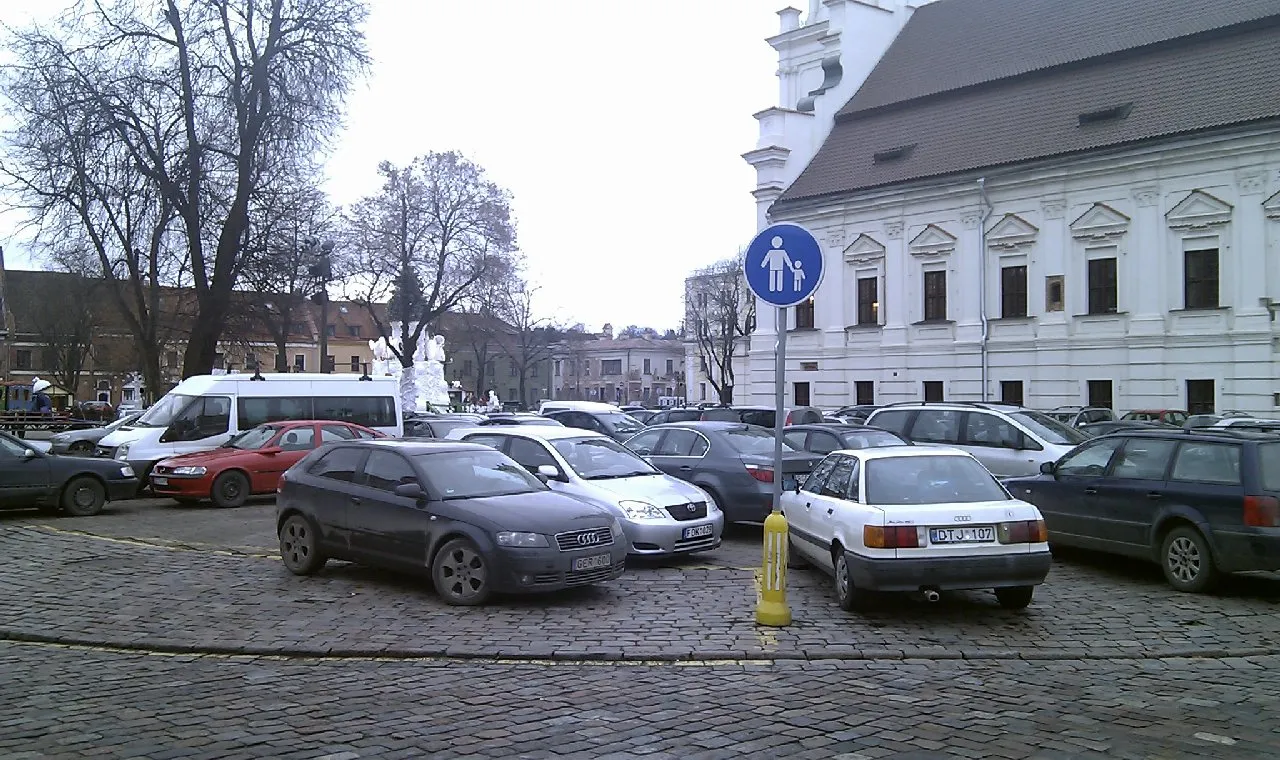 Automobilių statymo ypatumai savaitgaliais senamiestyje
