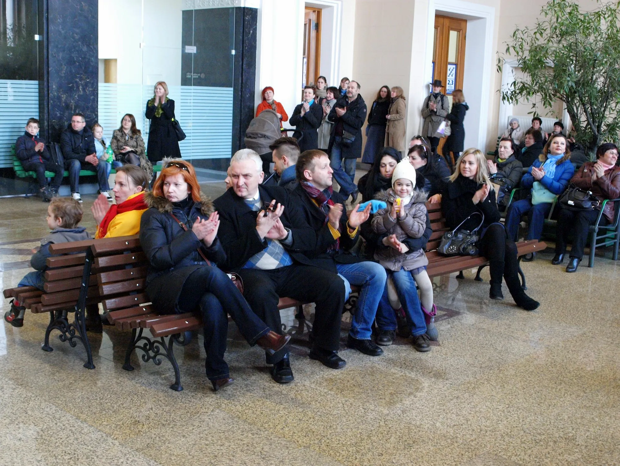 "Cantate Domino" koncertas Kauno geležinkelio stotyje