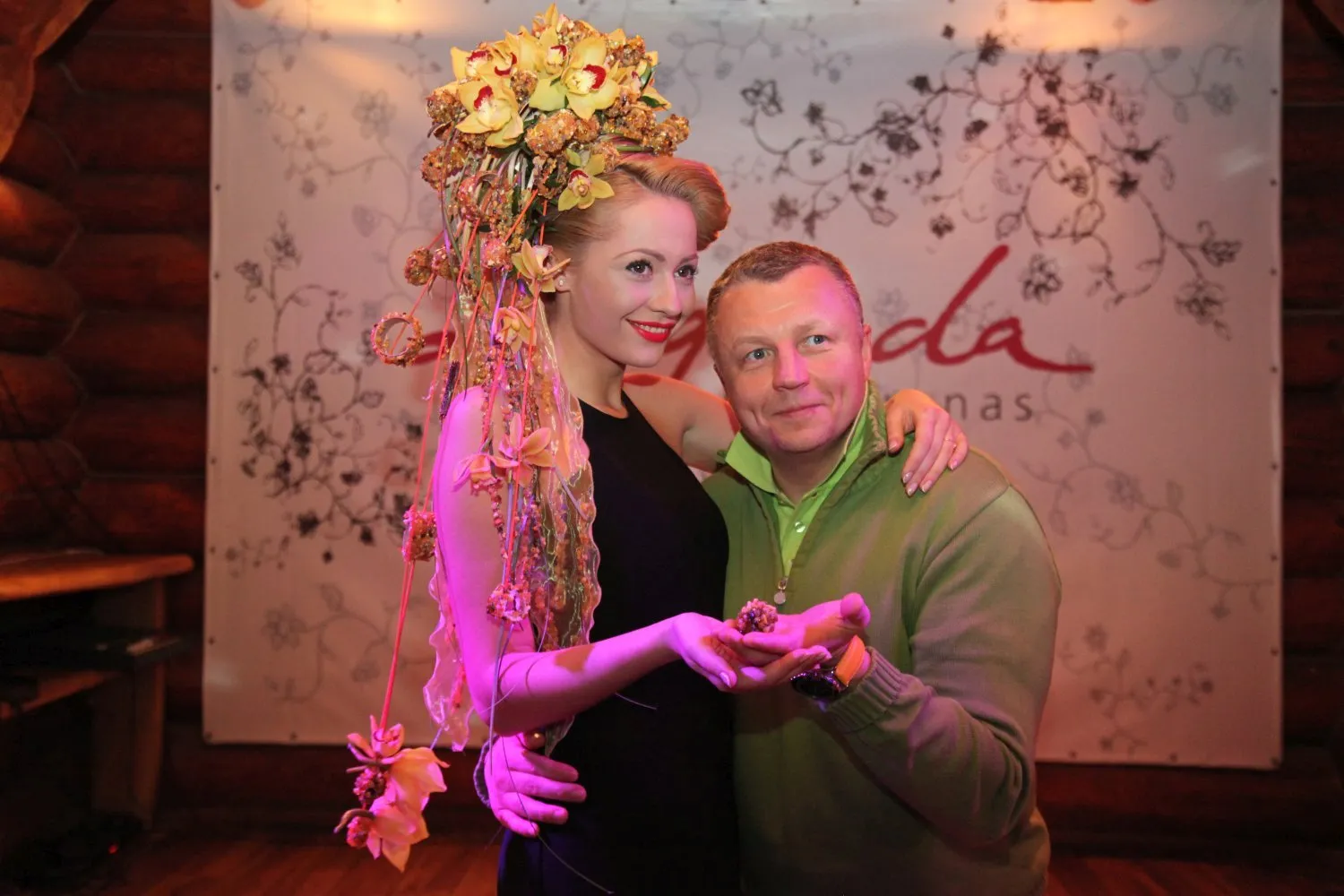 Kaune sukurta karūna iš gintarų (16)