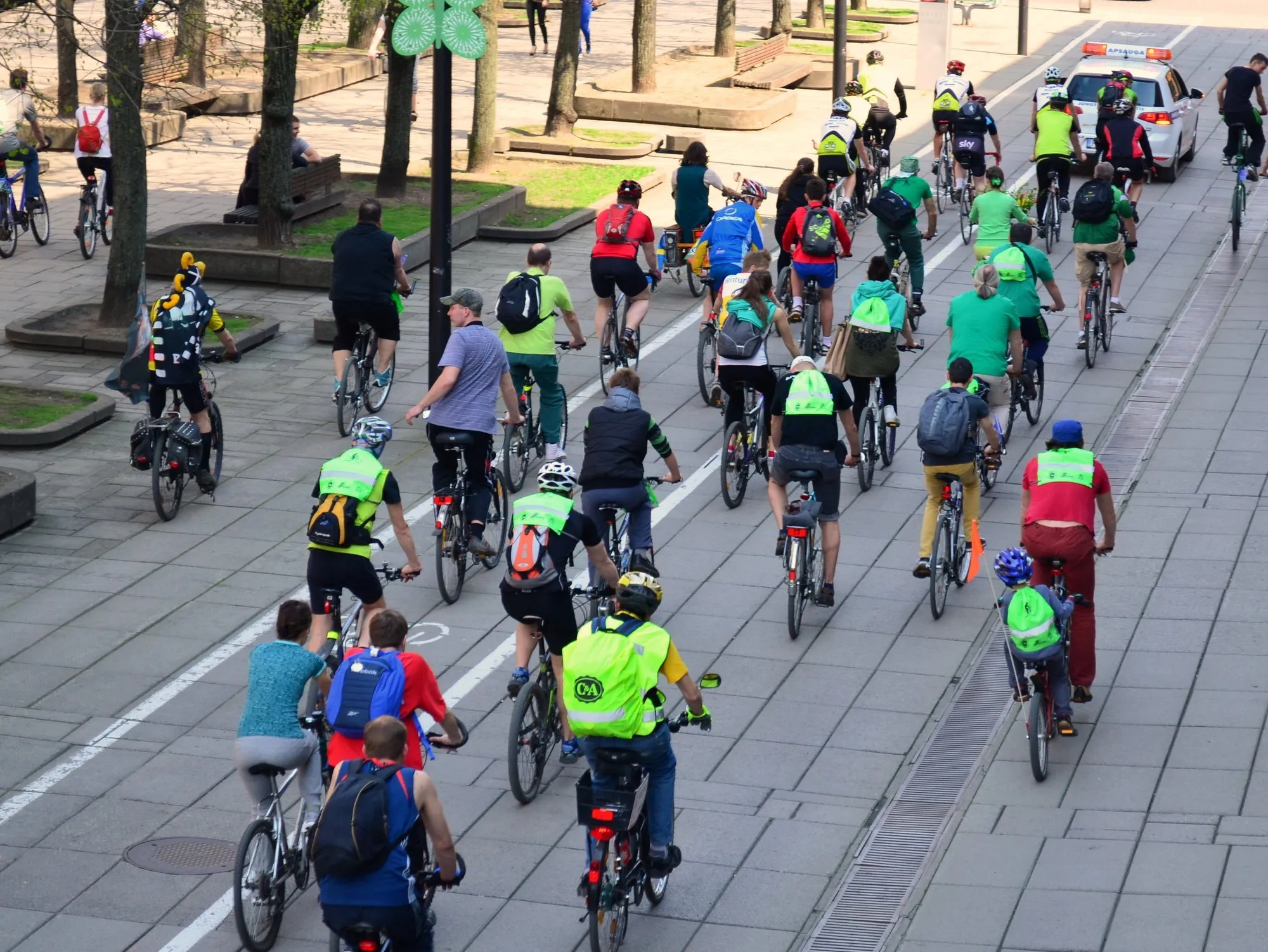 Dviratininkų paradas per Velykas