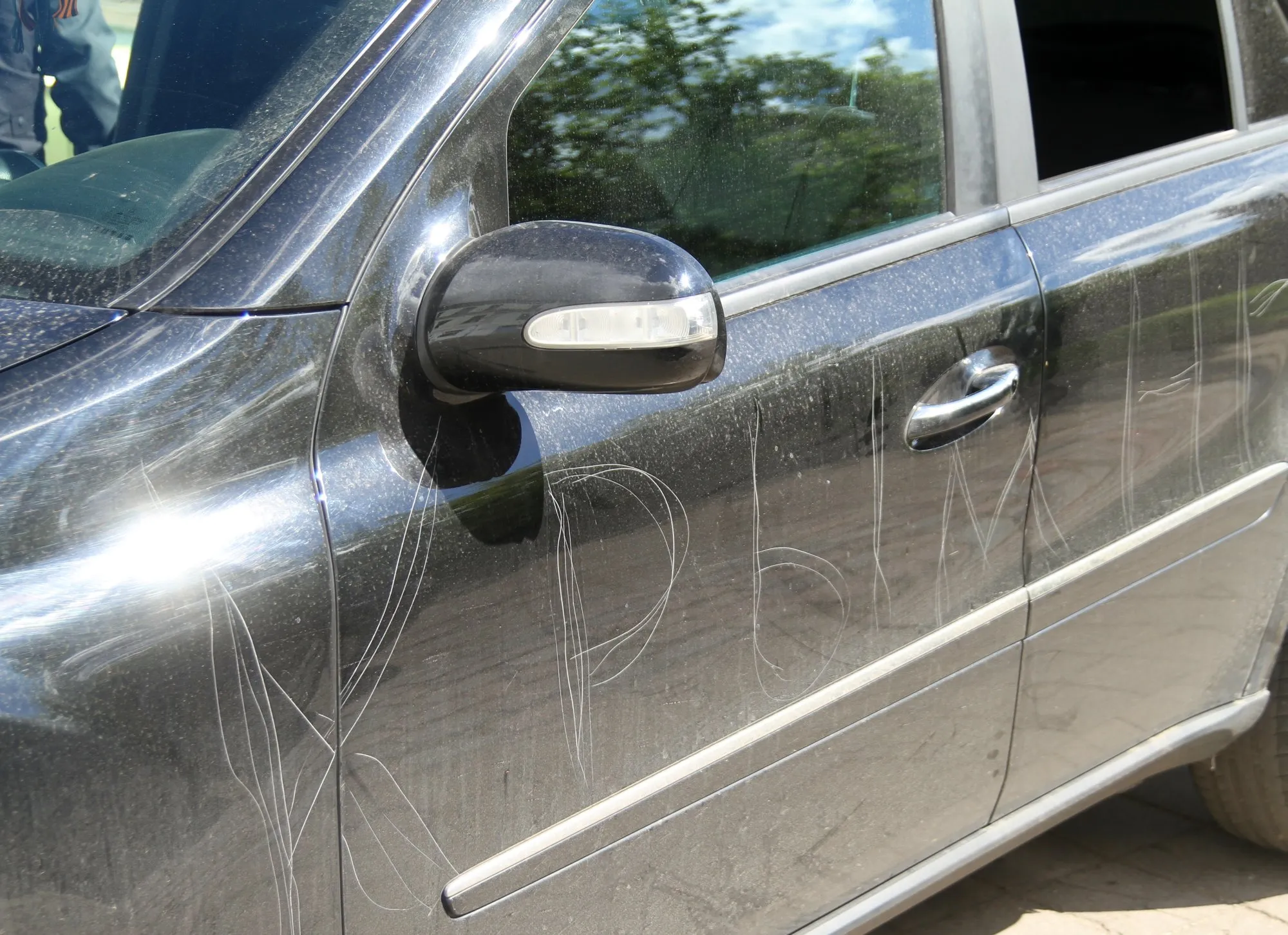 Subraižytas "Mercedes" visureigis