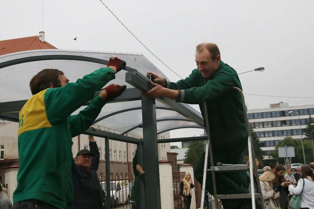 Įrengta pirmoji viešojo transporto stoginė