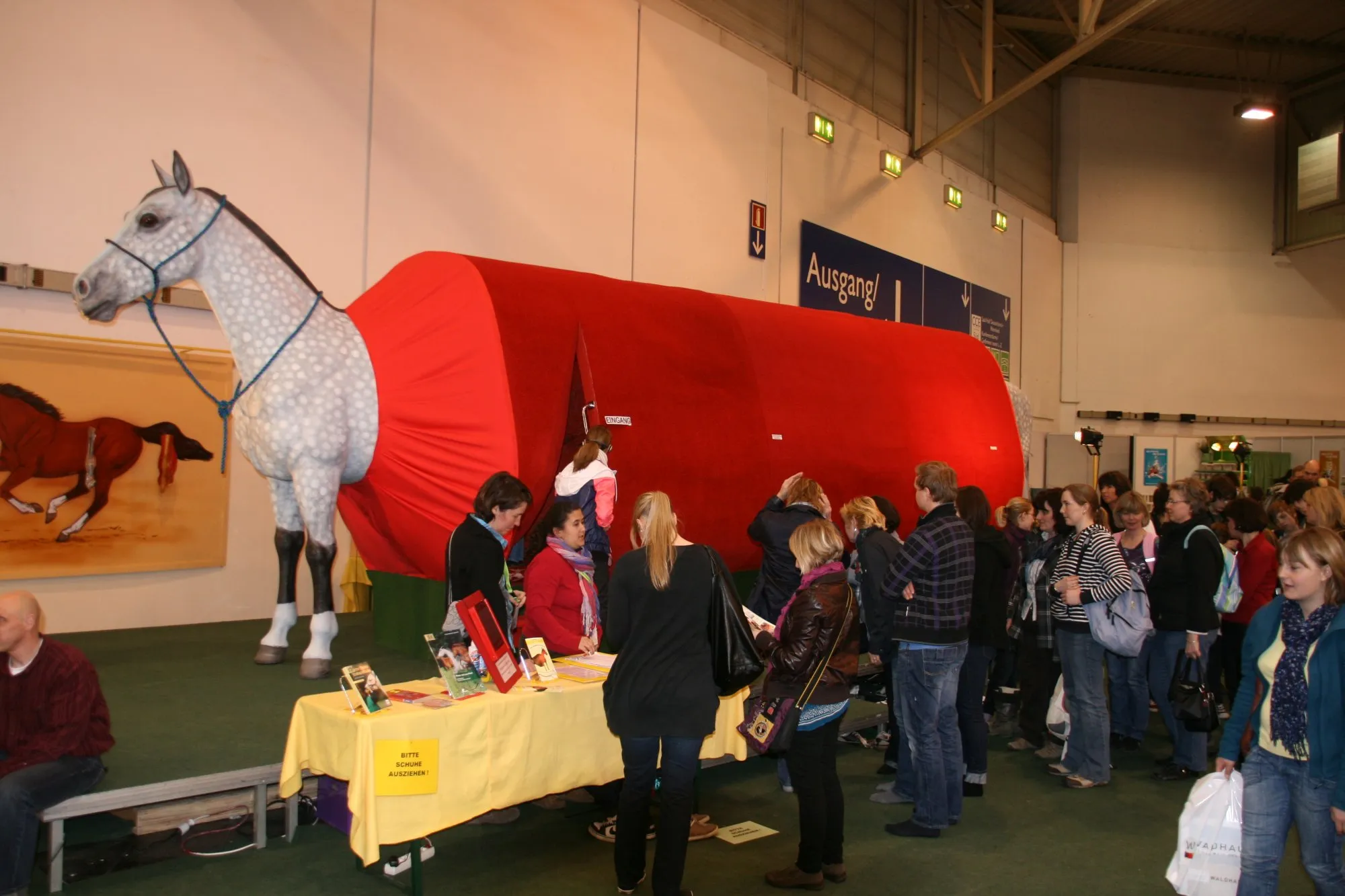 Paroda "Pasivakščiojimas po arklį"